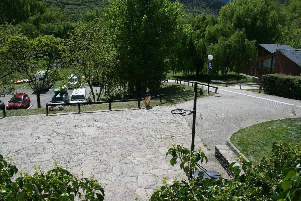 Alberg Escola De Piraguisme De Sort Exterior photo